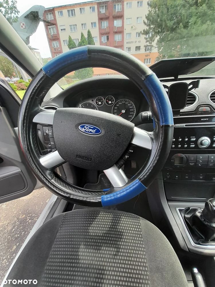 Ford Focus 2.0 Ghia - 4