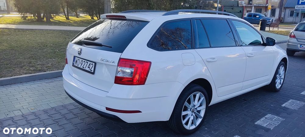 Skoda Octavia 1.6 TDI DSG Ambition - 6