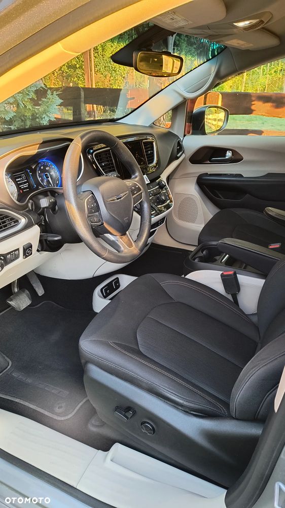 Chrysler Pacifica - 9