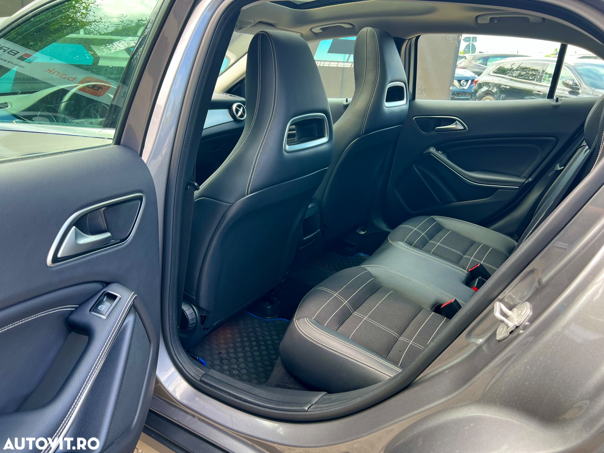 Mercedes-Benz GLA 220 d 7G-DCT Urban - 15