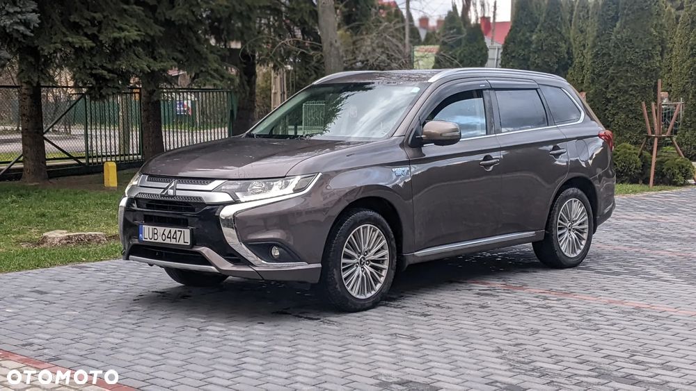 Mitsubishi Outlander - 1