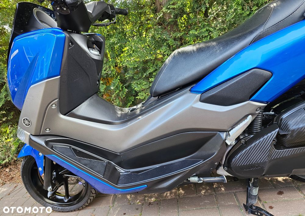Yamaha NMAX - 11