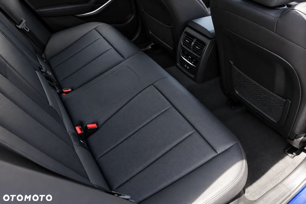 BMW Seria 3 330i M Sport - 17
