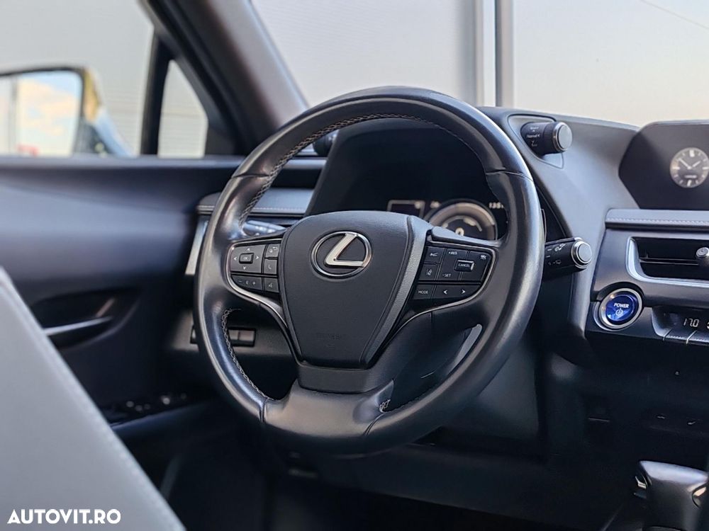 Lexus UX 250h (E-FOUR) Executive Line - 18