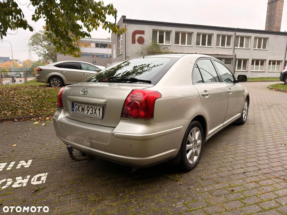 Toyota Avensis - 5