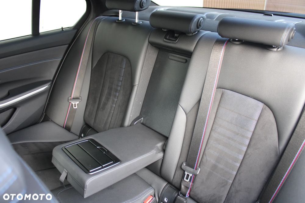 BMW Seria 3 320i xDrive M Sport - 24