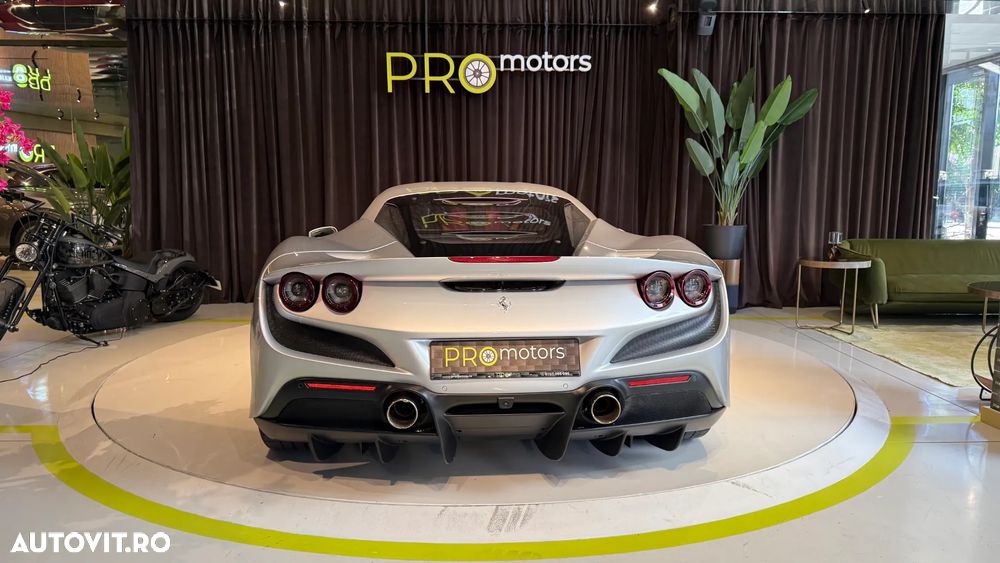 Ferrari F8 - 9