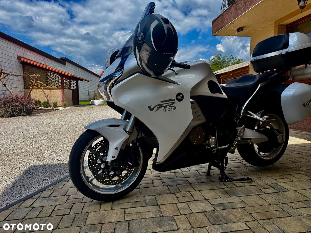 Honda VFR - 13
