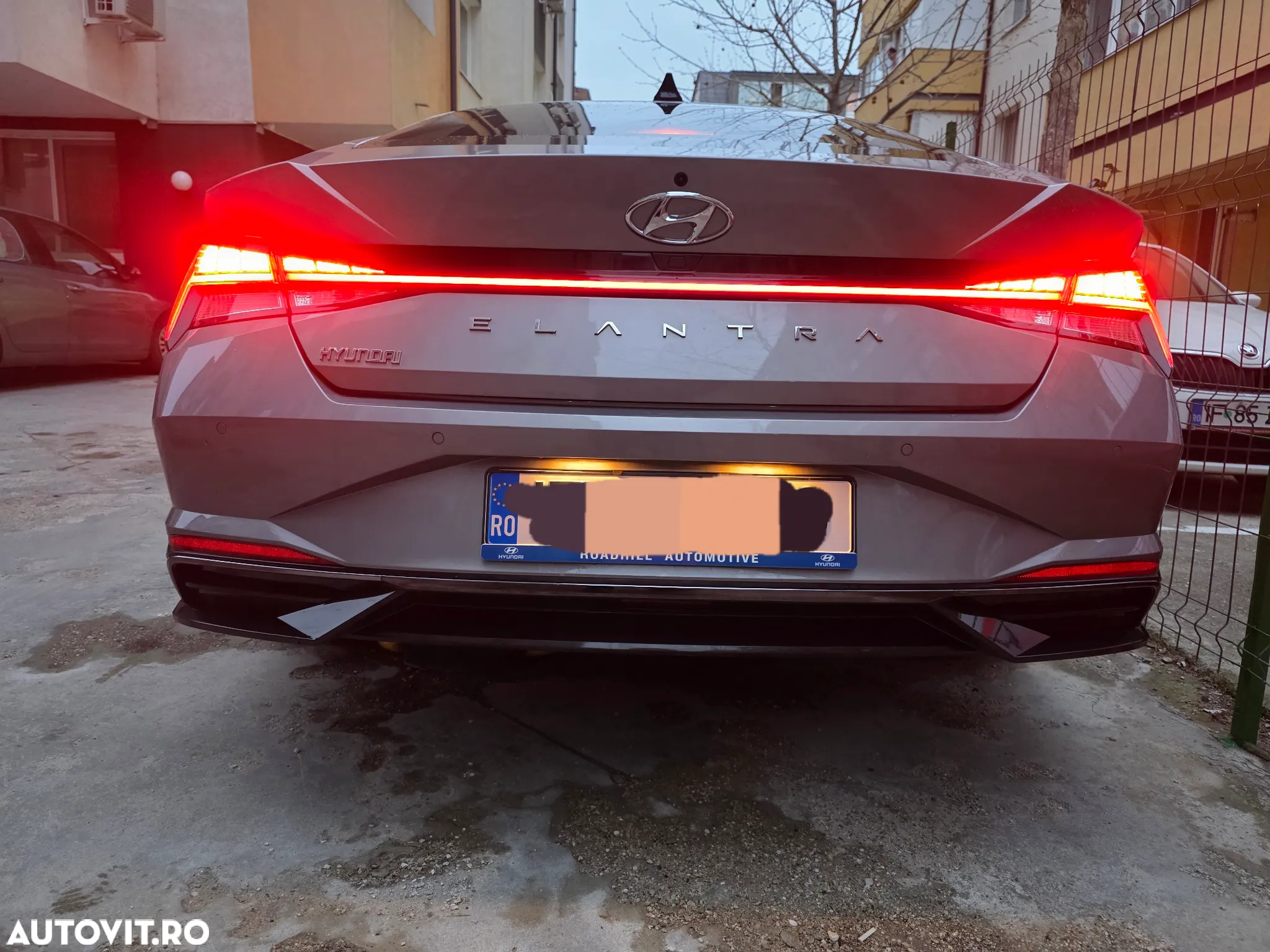 Hyundai Elantra 1.6 l 123 CP CVT Exclusive Navi - 9