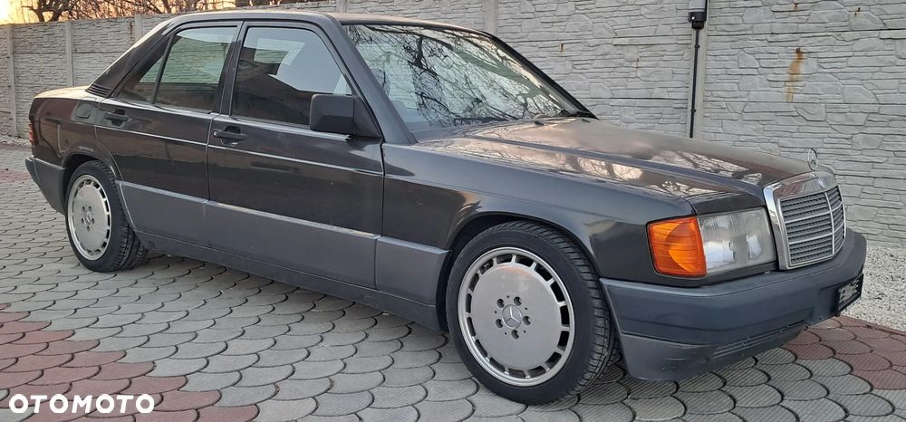 Mercedes-Benz W201 (190) - 1