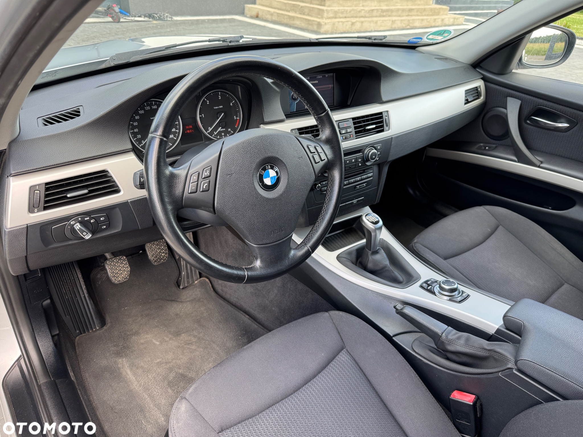 BMW Seria 3 318d DPF Touring Edition Exclusive - 17