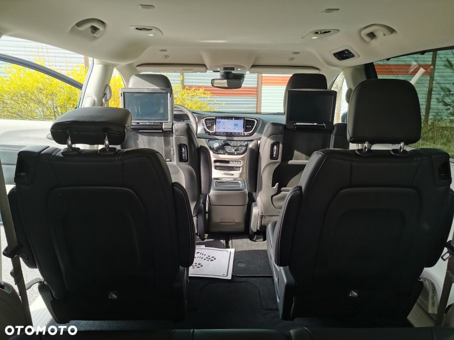 Chrysler Pacifica - 36