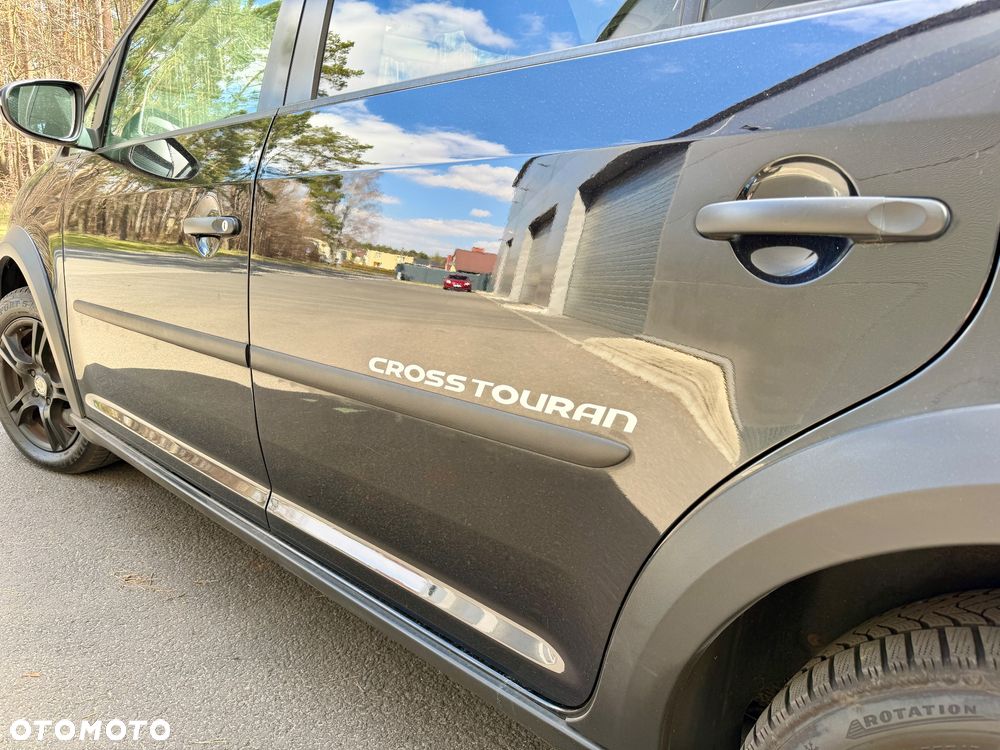 Volkswagen Touran - 11