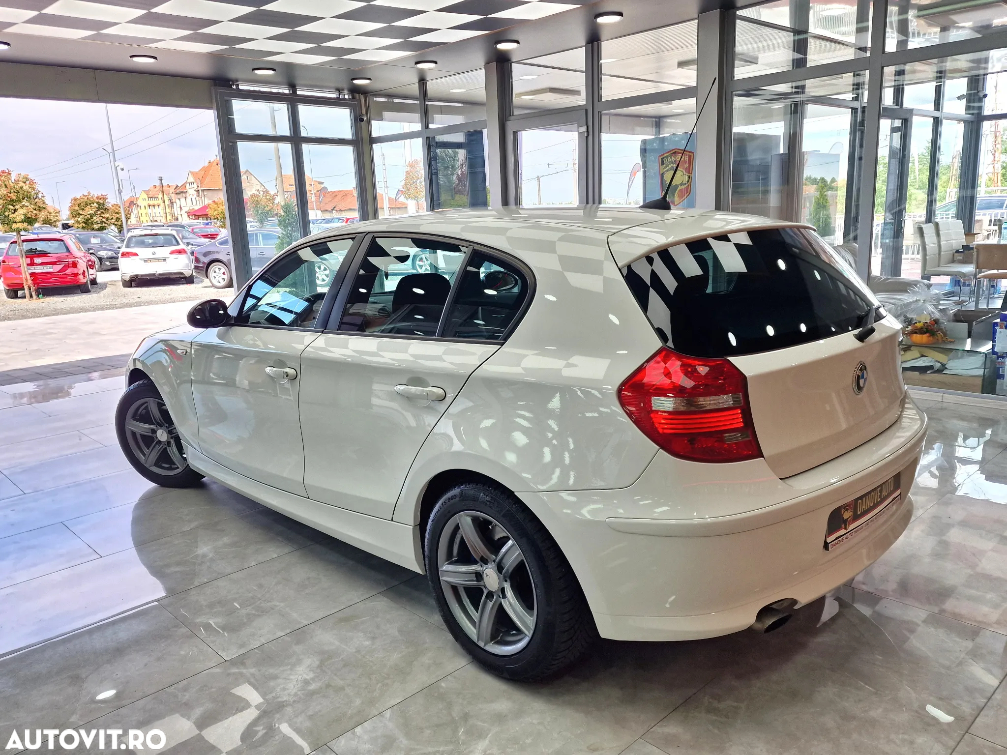 BMW Seria 1 118i - 10