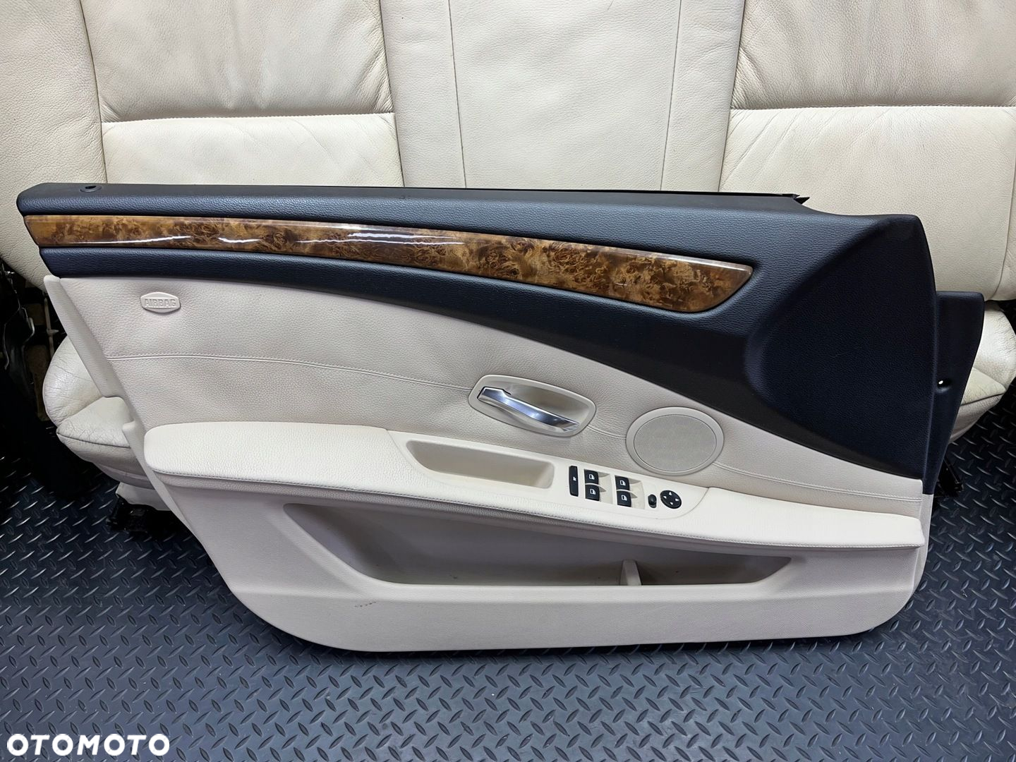 FOTELE GRZANE KANAPA TAPICERKA KREMOWA SKÓRA EUROPA BMW E60 2008 KOMPLET - 4