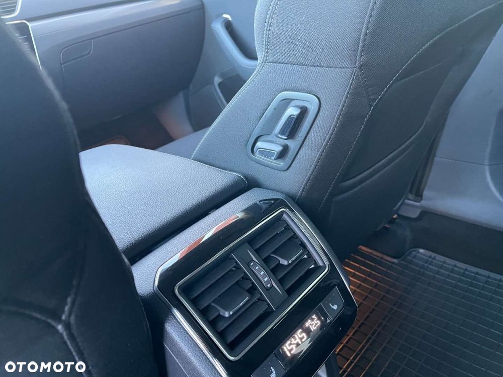 Skoda Superb 2.0 TDI Ambition DSG - 25