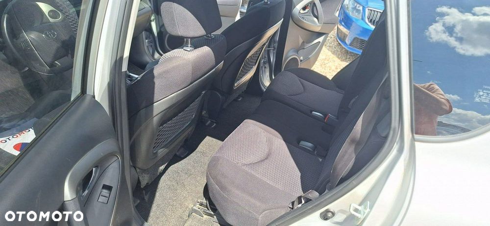 Toyota RAV4 - 10
