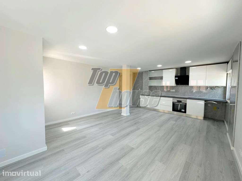 Apartamento T2 Corroios totalmente reabilitado - Grande imagem: 2/15