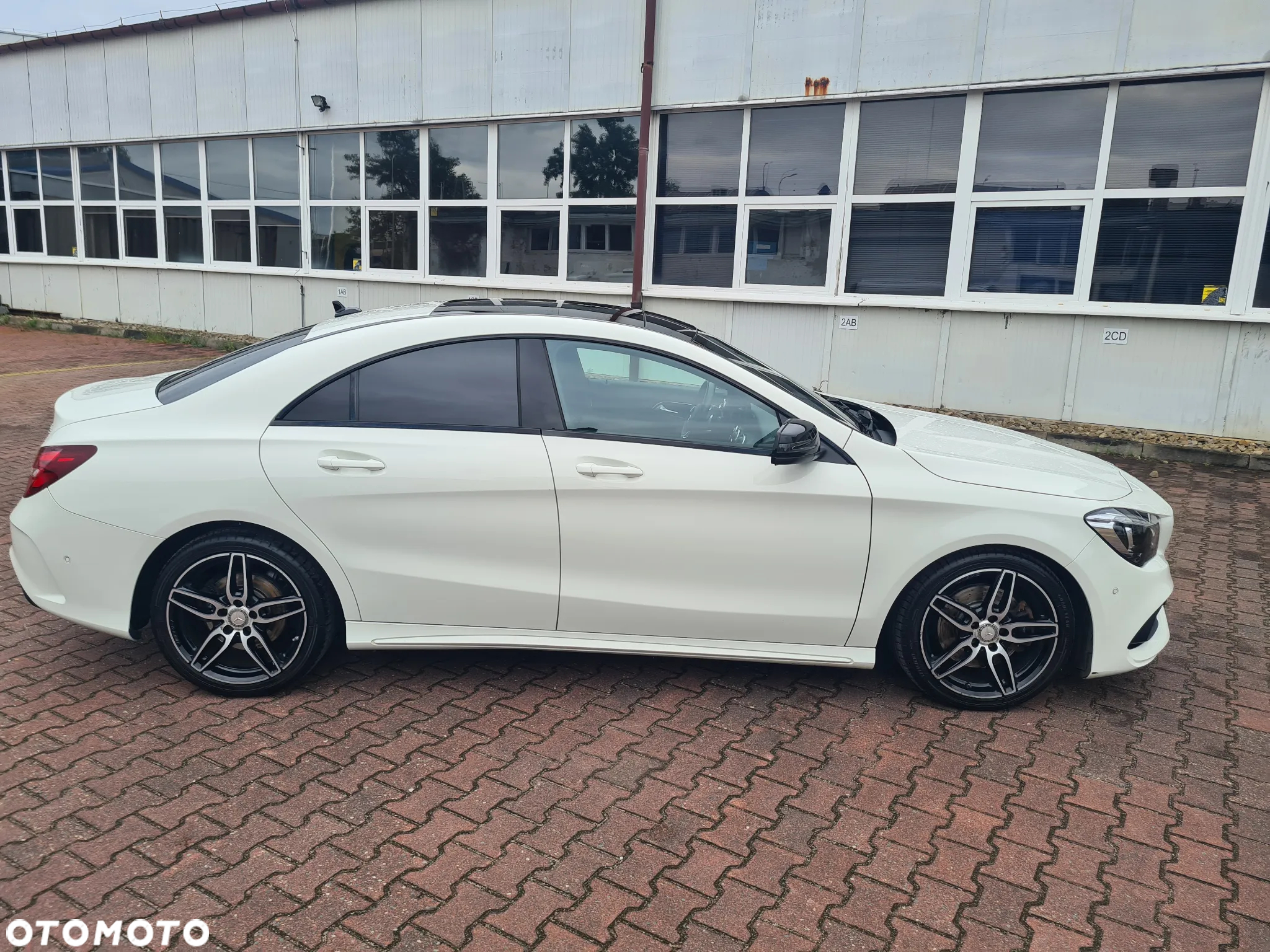 Mercedes-Benz CLA 220 4-Matic AMG Line - 3