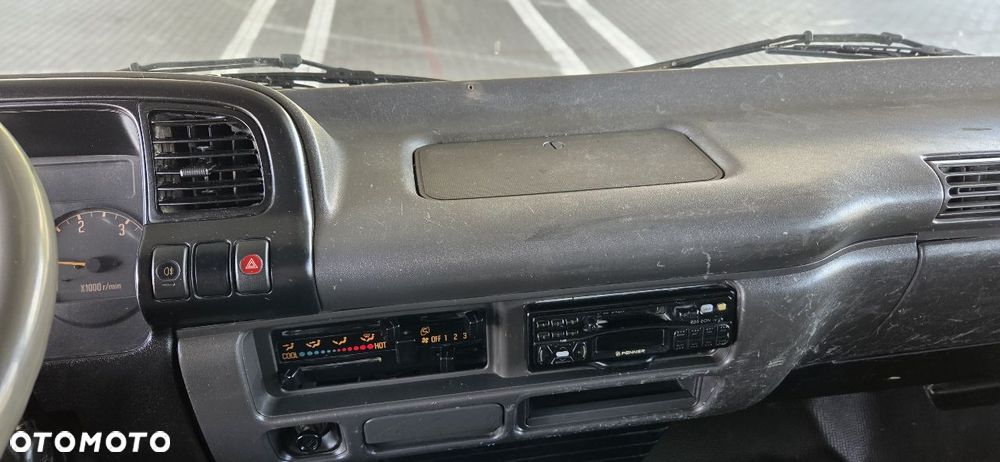 Isuzu NPR69 - 31