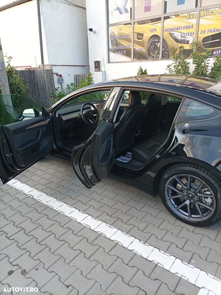 Tesla Model 3 - 6