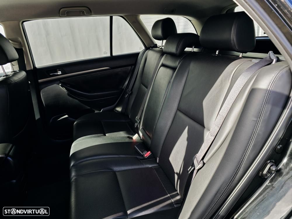 Toyota Avensis SW 2.2 D-4D Sol+P.Multimédia - 23