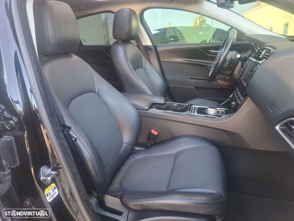 Jaguar XE 2.0 D Prestige Aut. - 42