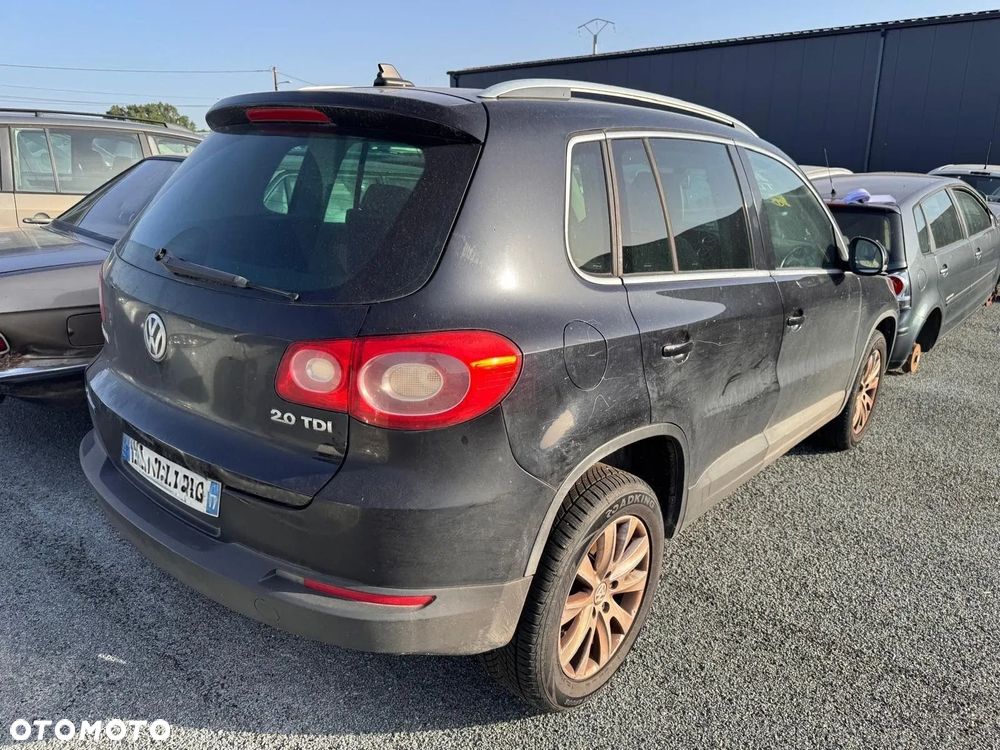 Volkswagen Tiguan - 1