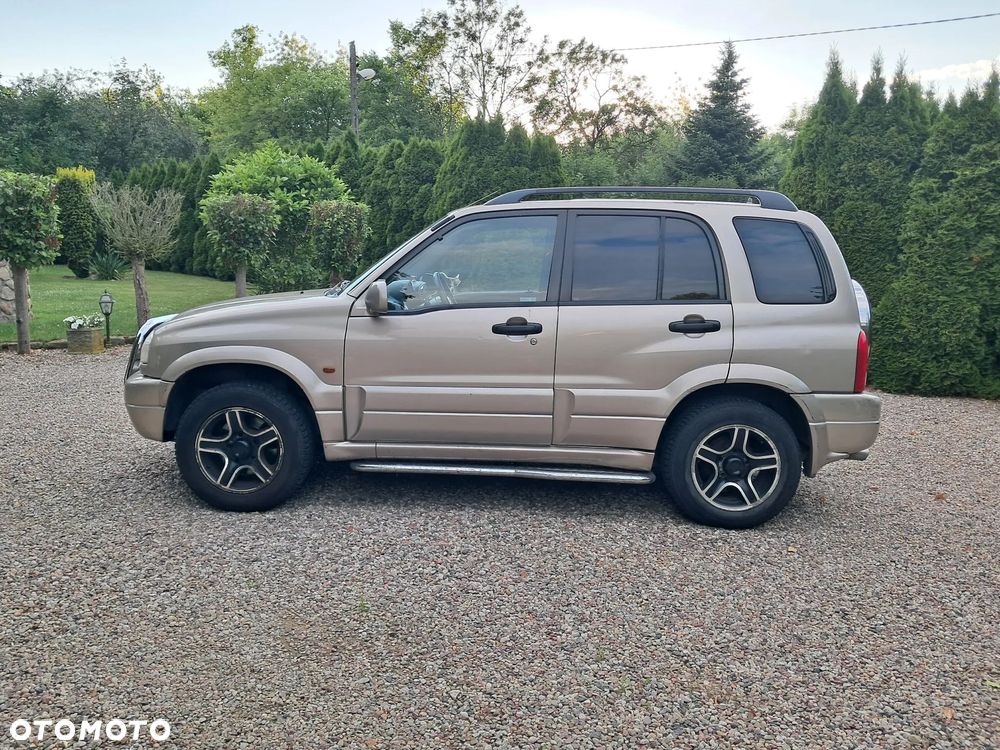Suzuki Grand Vitara 2.0 - 7