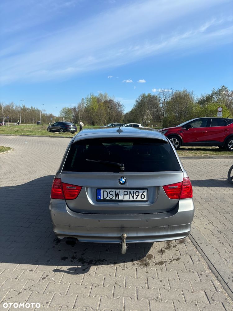 BMW Seria 3 318i - 4