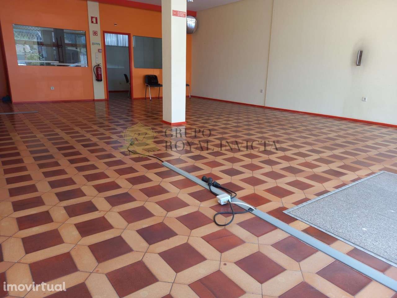 Espaço Comercial com rentabilidade  à Venda junto ás piscinas de Alfen - Grande imagem: 3/20