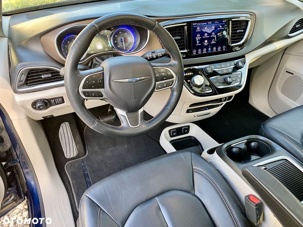 Chrysler Pacifica - 16