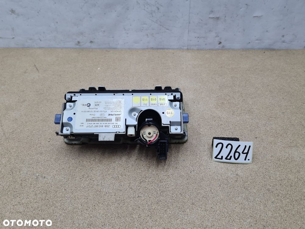 Audi A3 8V0857273F wyświetlacz ekran LCD MM - 3