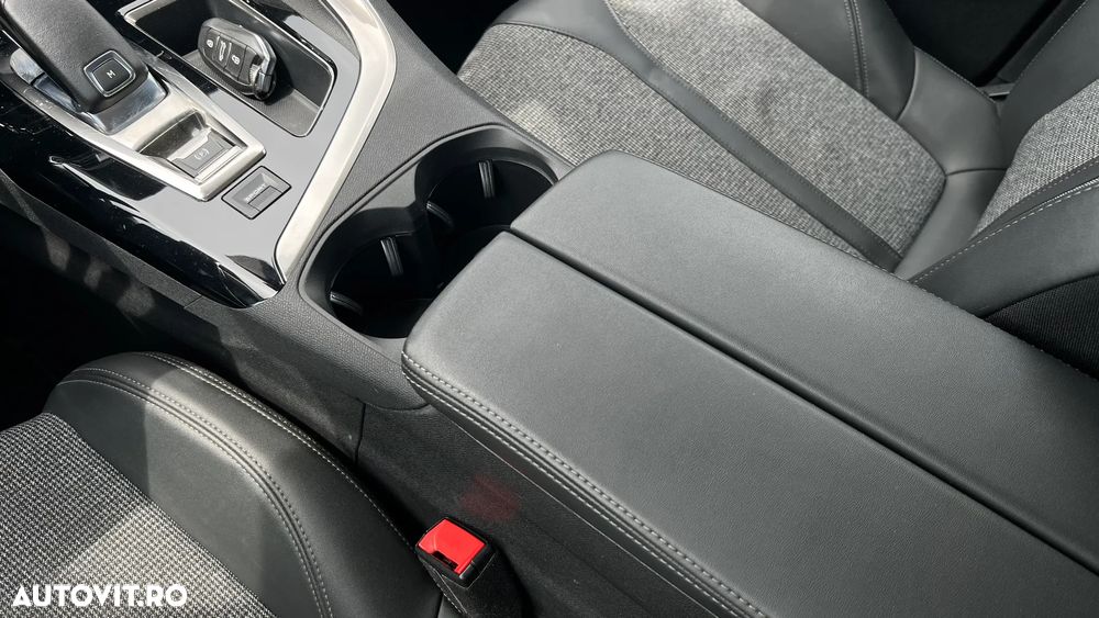 Peugeot 3008 PureTech 130 Stop & Start GPF EAT8 Allure - 22