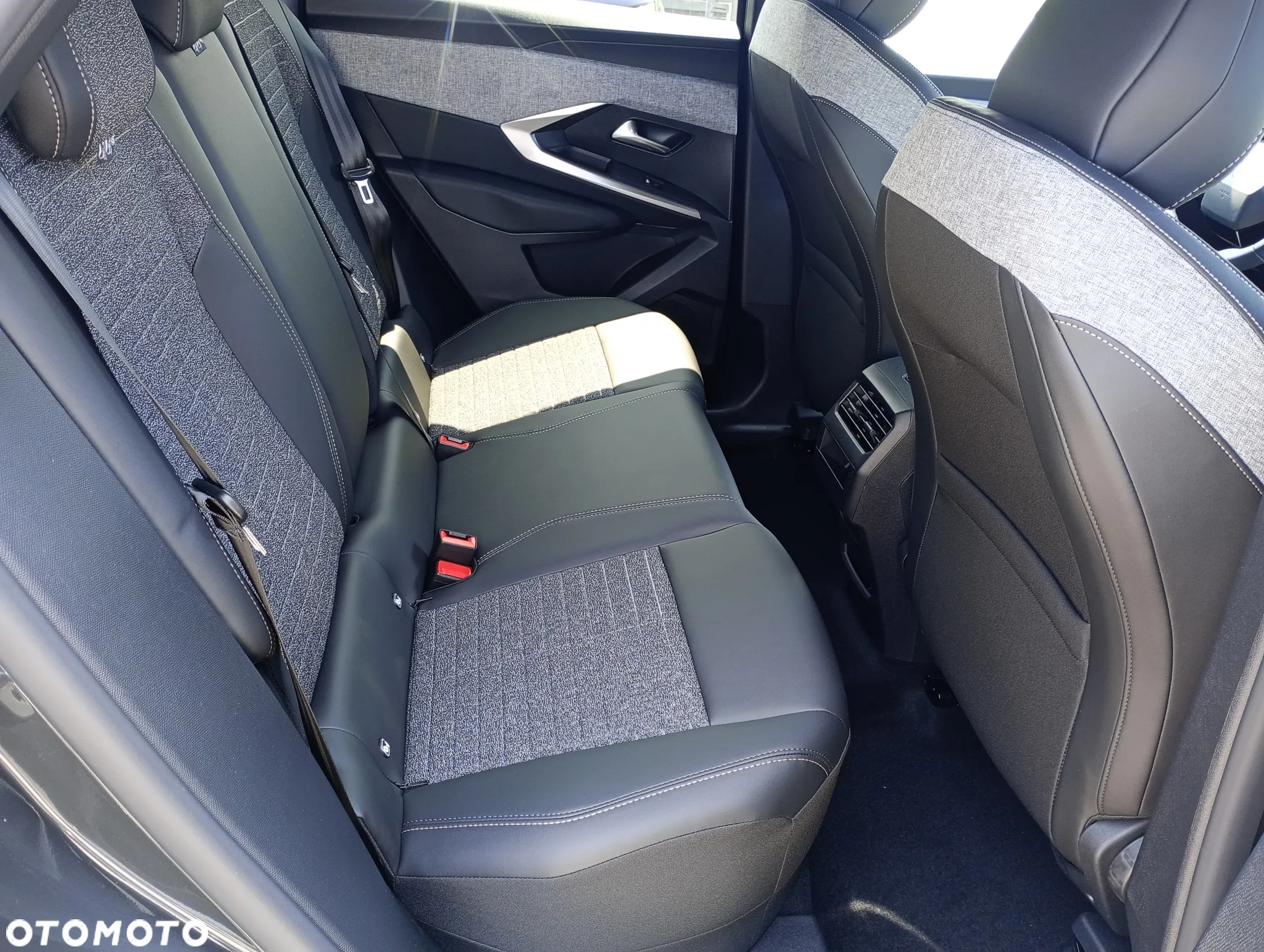 Peugeot 3008 1.2 PureTech mHEV Allure e-DCS6 - 9