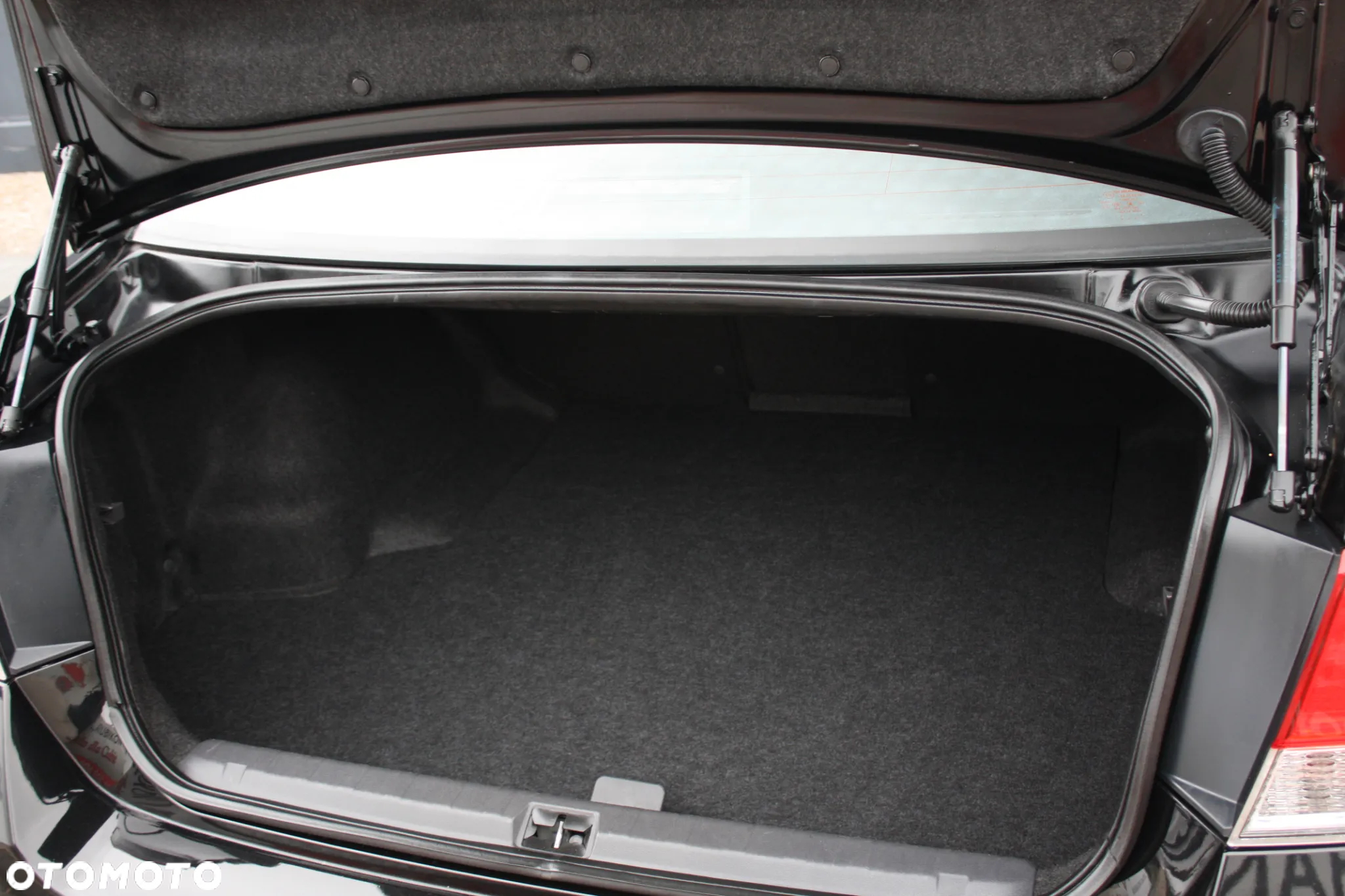Subaru Legacy 2.5i Sport - 34