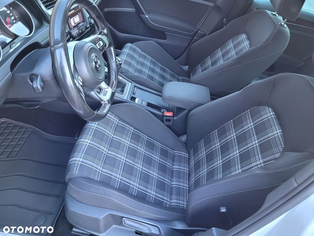 Volkswagen Golf GTD (BlueMotion Technology) - 14