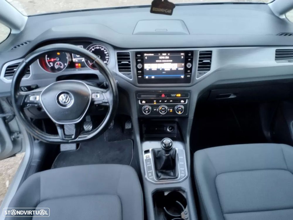 VW Golf 1.6 TDI Confortline - 24