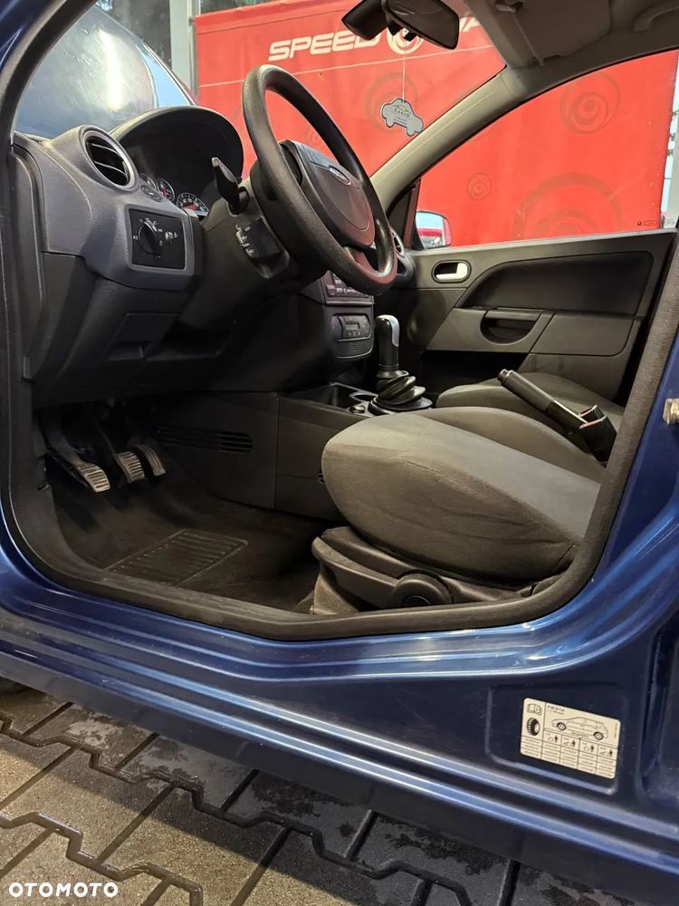 Ford Fiesta 1.4 Ambiente - 25