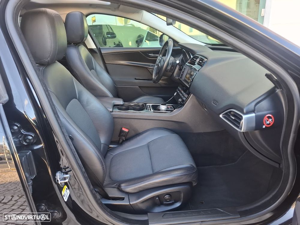 Jaguar XE 2.0 D Prestige Aut. - 38