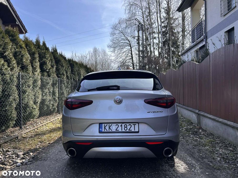 Alfa Romeo Stelvio 2.2 JTDM - 19