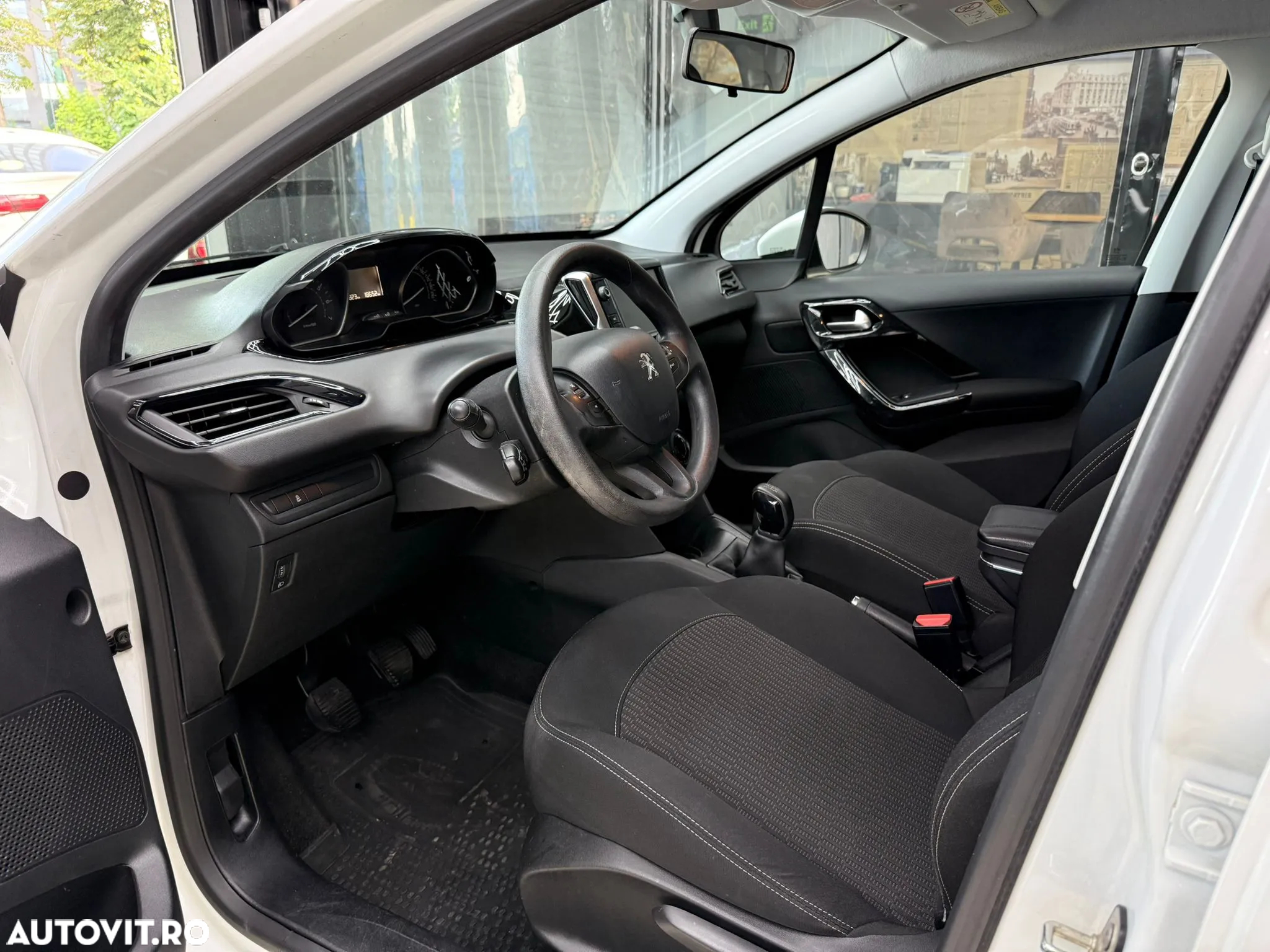 Peugeot 208 1.2 L PureTech Access - 17