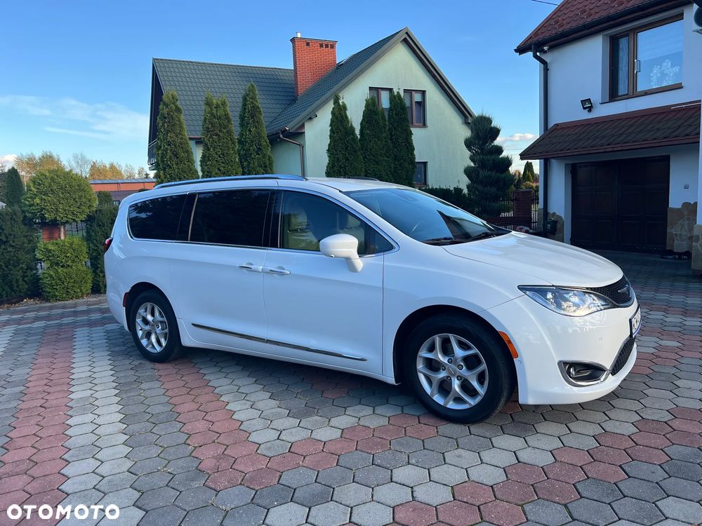 Chrysler Pacifica - 4