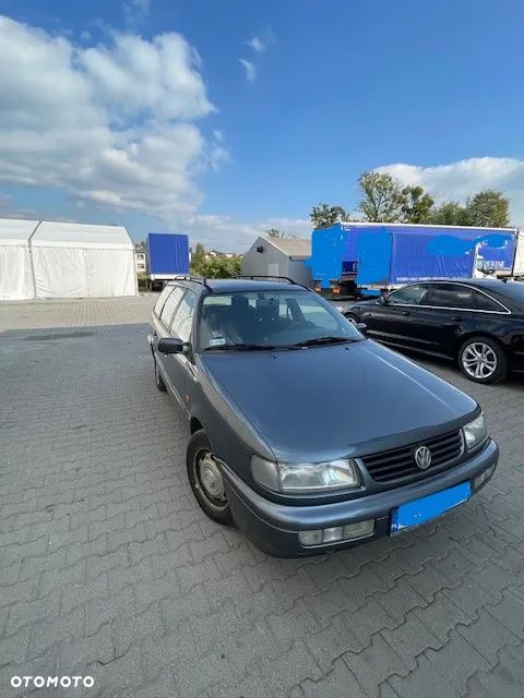 Volkswagen Passat - 1