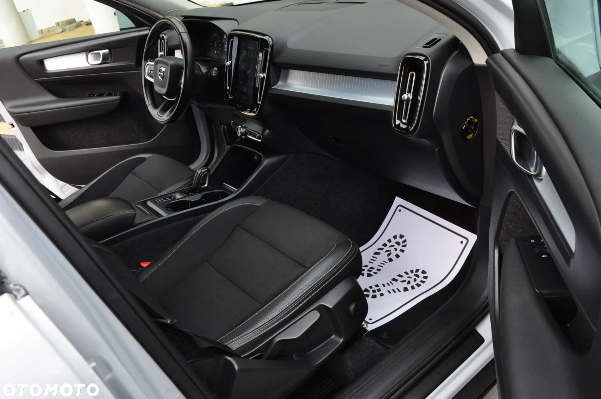 Volvo XC 40 D3 AWD Momentum Pro - 4
