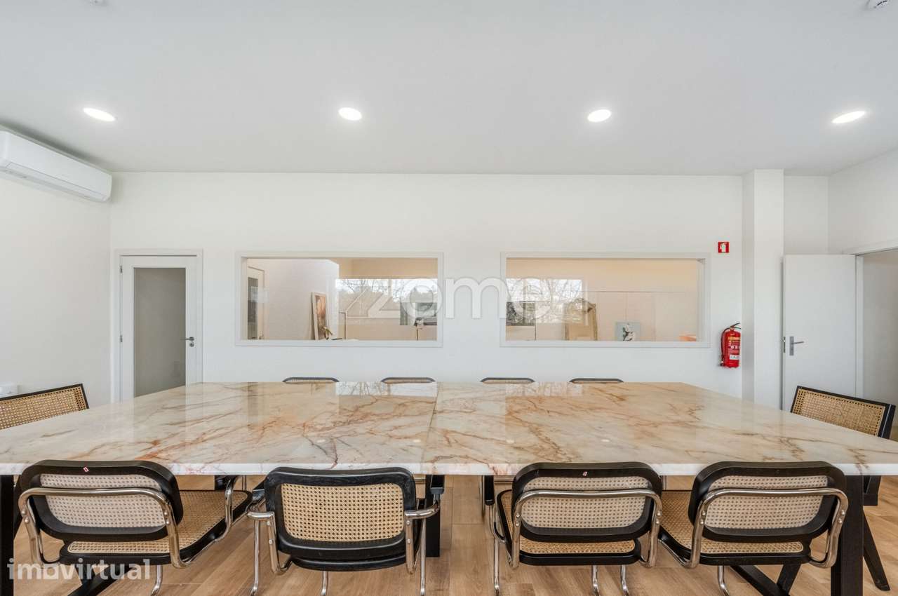 Armazém com 990 m2, Castêlo da Maia