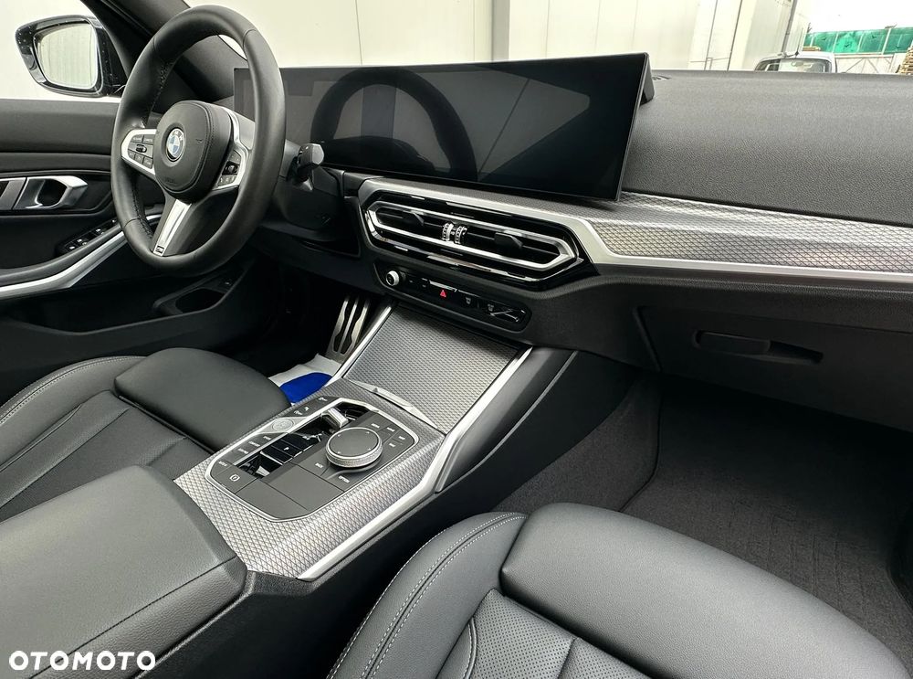 BMW Seria 3 318i M Sport - 25