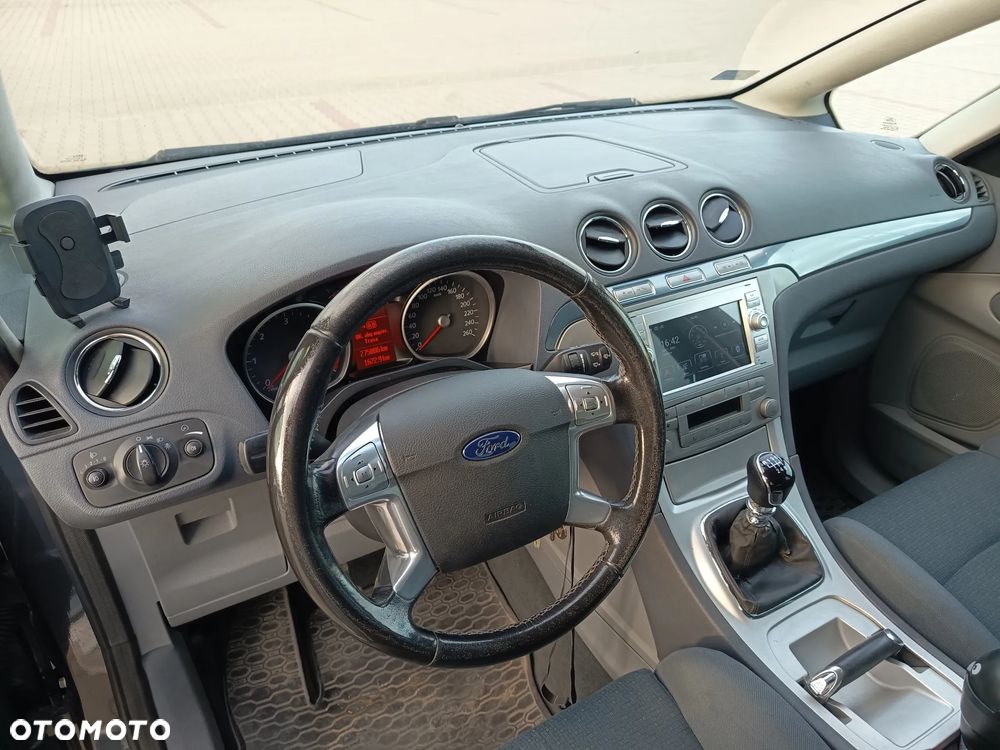 Ford S-Max - 12