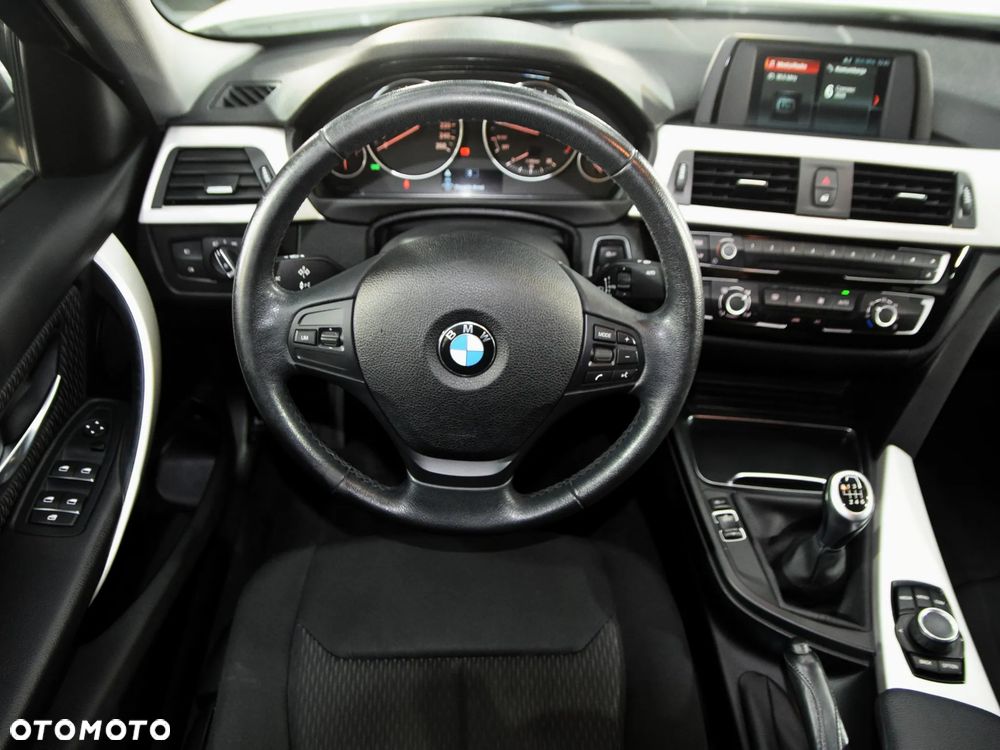 BMW Seria 3 318i - 17