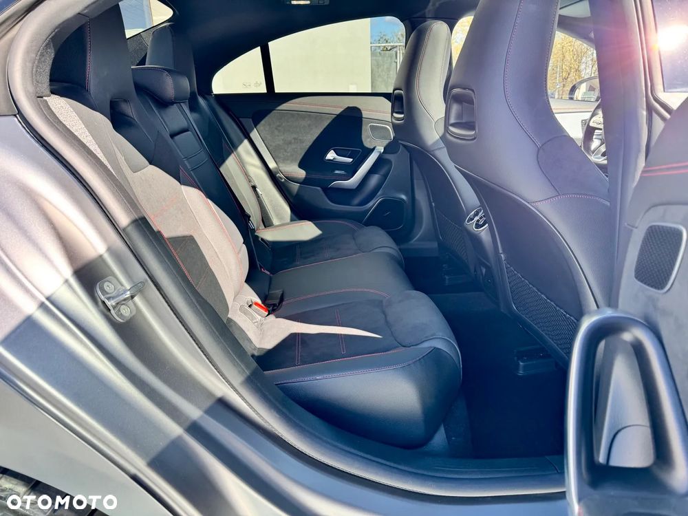 Mercedes-Benz CLA 250 4-Matic AMG Line 7G-DCT - 24